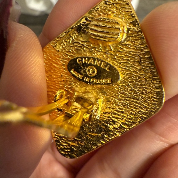 CHANEL Vintage Gold Diamond CC Logo Clip On Earrings - Picture 5 of 7